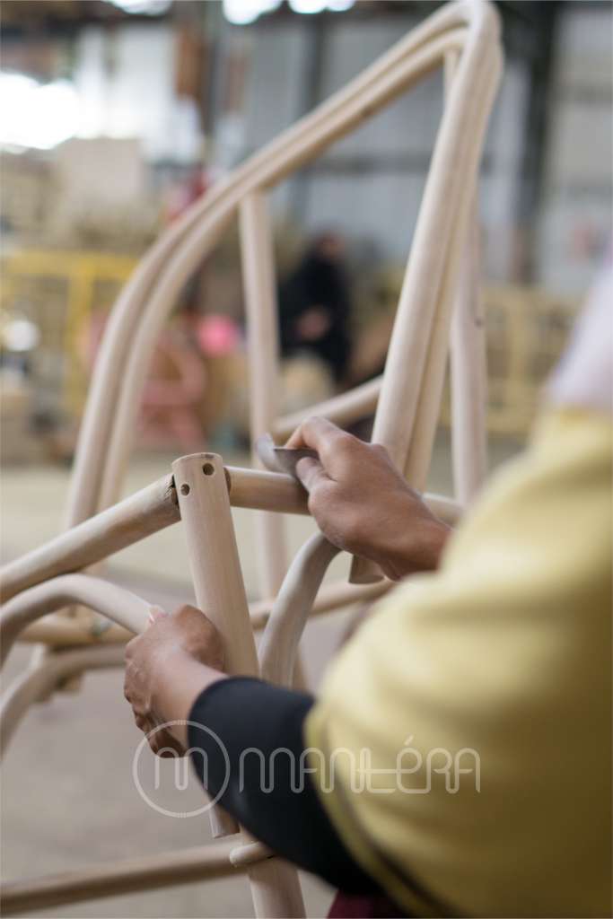 Rotan Natural vs Rotan Sintetis: Mana yang Tepat untuk Kebutuhan Anda? 2 kursi rotan