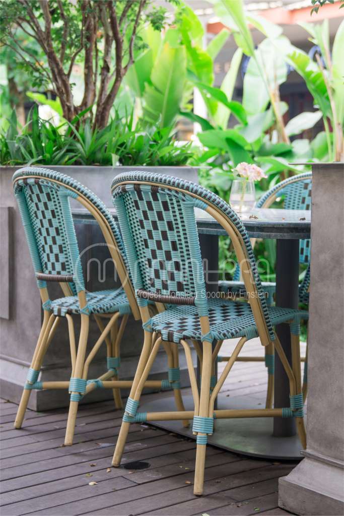 Furnitur Rotan untuk Kafe & Restoran: Estetika Indah dengan Daya Tahan Tinggi 5 monsieur spoon bistro